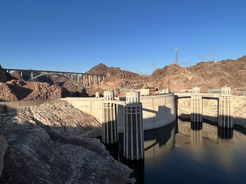Upside of the dam